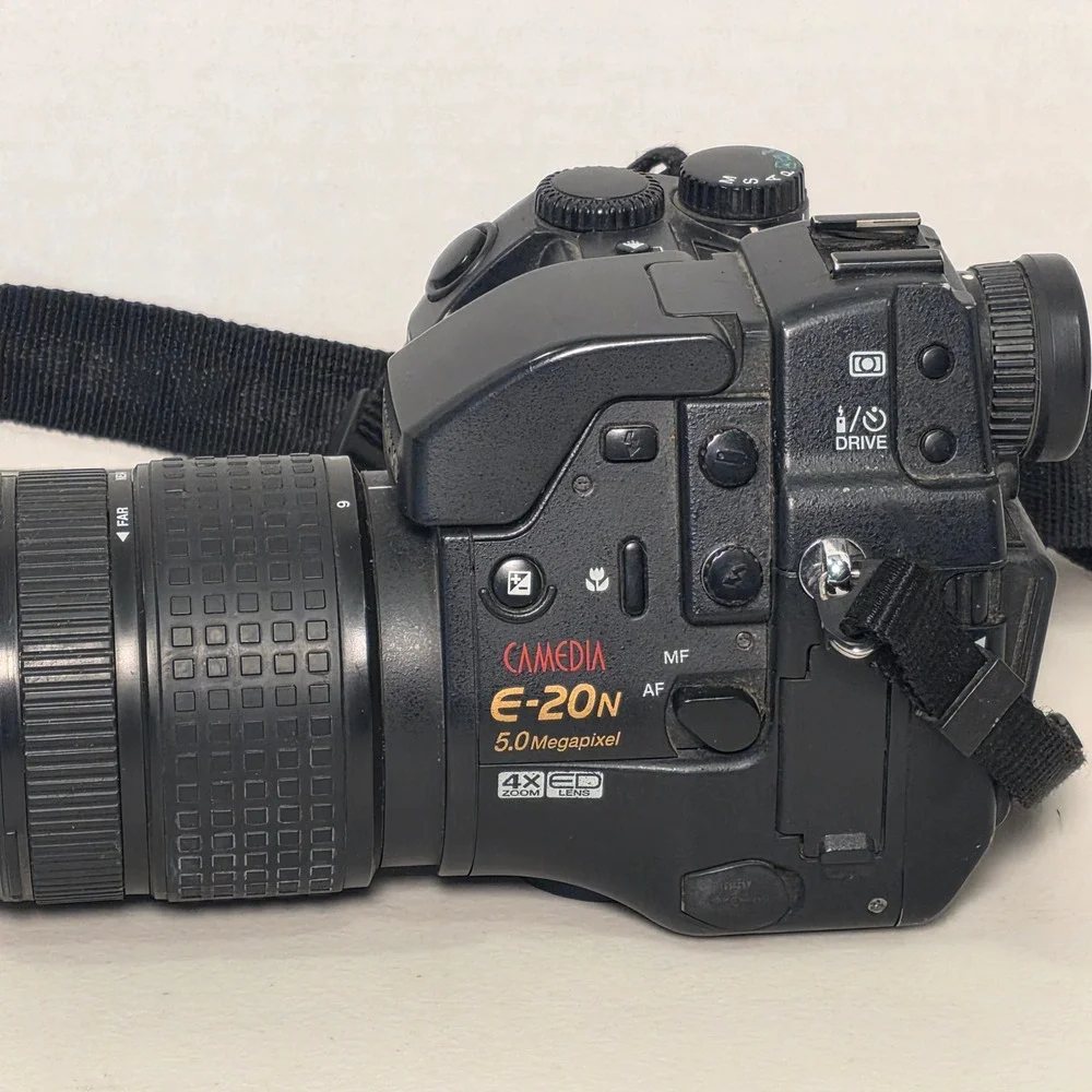 Olympus Camedia E-20N 5.0MP Digital Camera Two Lenses TCON-14B WCON-08B
